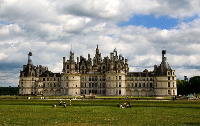 Skip the Lines: Loire Valley Castles & Wine Tasting Tickets