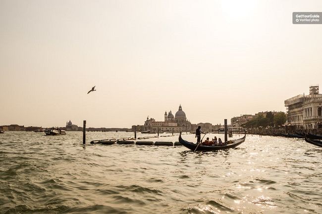 Venice Gondola Ride and Serenade with Dinner Tickets