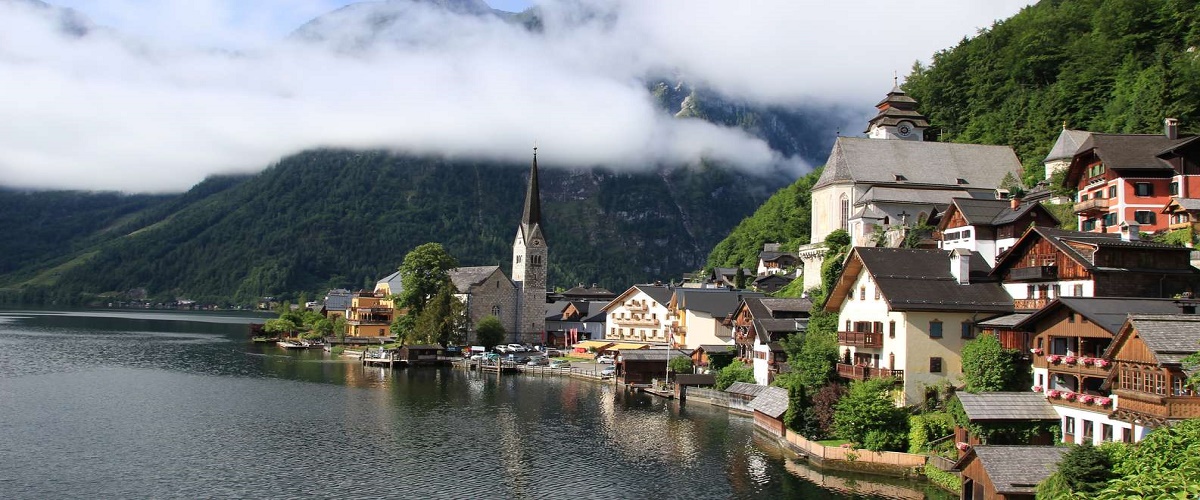 From Vienna: Panoramic Austrian Alps Tour to Hallstatt