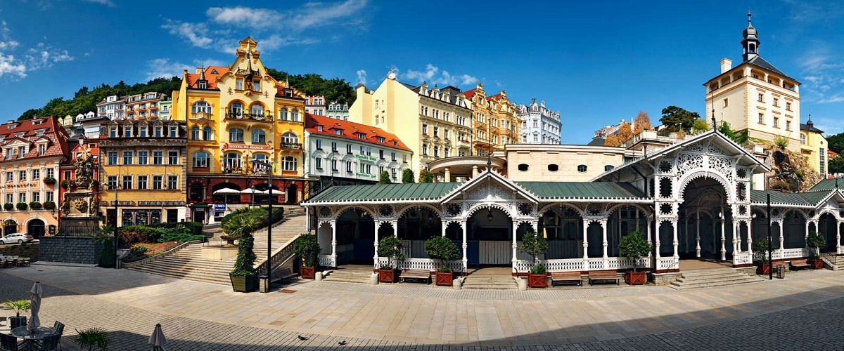 Karlovy Vary and Moser Factory Full day Tour from Prague