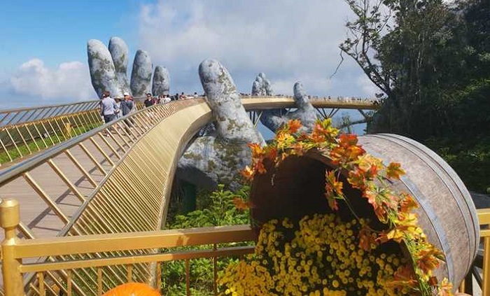 Golden bridge vietnam