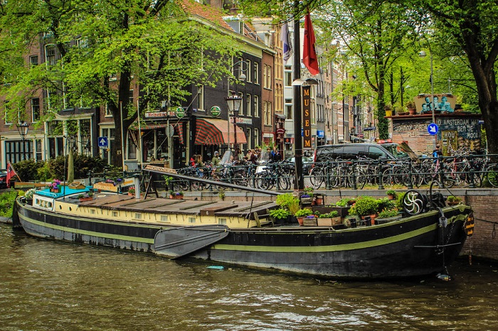 Alternative Amsterdam: 2-Hour Guided Walking Tour Tickets