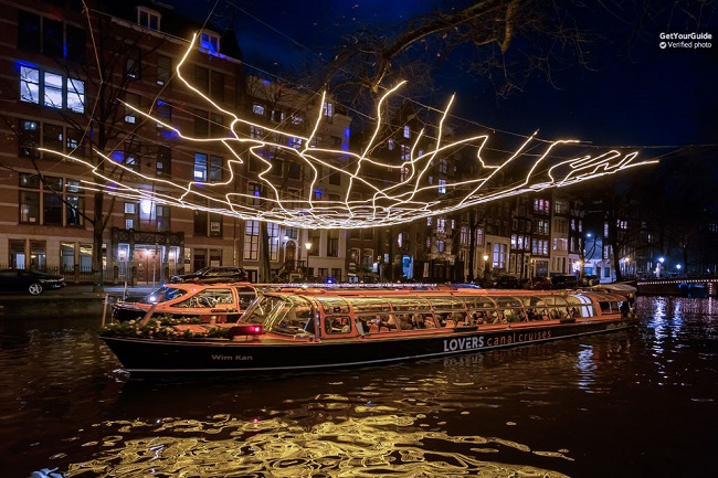 dinner cruise amsterdam light festival