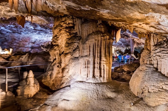 Jenolan Caves And Blue Mountains 674x446 