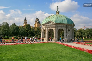 Munich City Tour with English Garden Walking Tickets