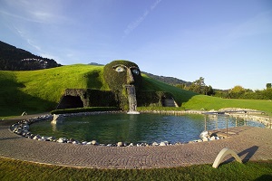 Swarovski Crystal Worlds and Innsbruck Day Trip from Munich Tickets