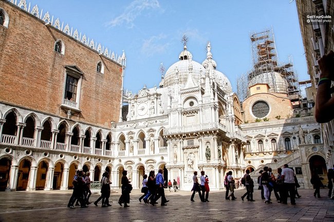 Venice Walking Tour with Doge